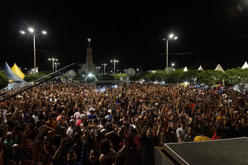 DSC04234 Jonas Esticado e Banda Magníficos arrastão multidão em São Sebastião do Umbuzeiro; veja fotos