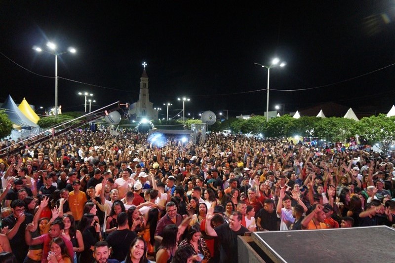 DSC04236 Jonas Esticado e Banda Magníficos arrastão multidão em São Sebastião do Umbuzeiro; veja fotos