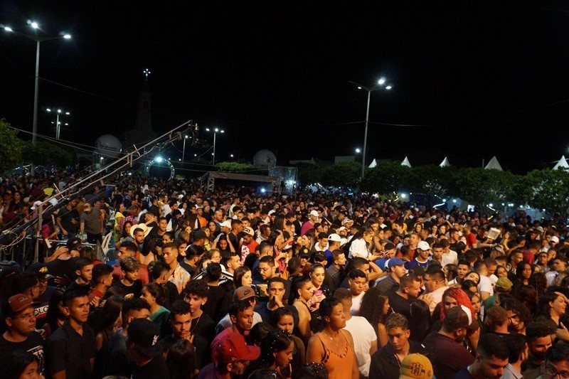 DSC04304 Jonas Esticado e Banda Magníficos arrastão multidão em São Sebastião do Umbuzeiro; veja fotos