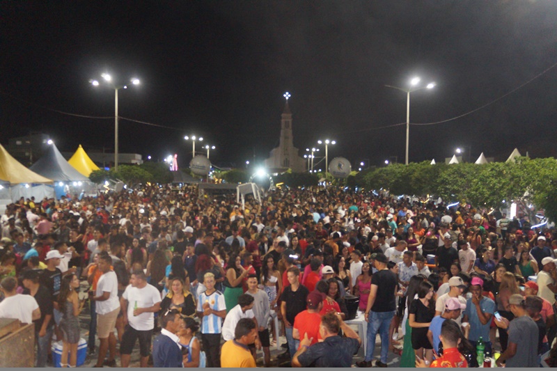 DSC04474 Raquel dos Teclados arrasta uma multidão para São Sebastião do Umbuzeiro no encerramento da Festa do Padroeiro