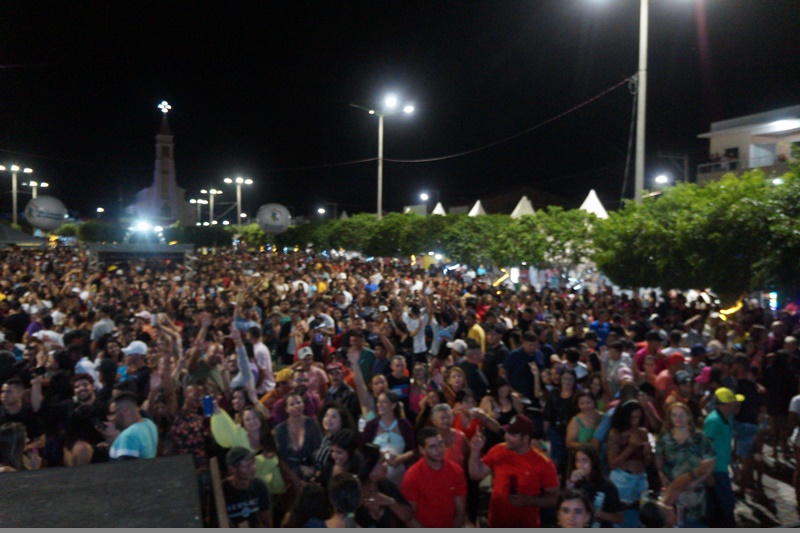 DSC04510 Raquel dos Teclados arrasta uma multidão para São Sebastião do Umbuzeiro no encerramento da Festa do Padroeiro