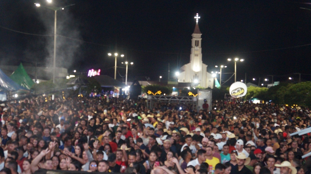 DSC00533 Multidão prestigia shows na penúltima noite das festividades de São Sebastião em Sebastião do Umbuzeiro