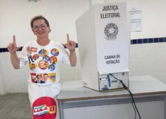 Prefeita Adalcy exerce seu direito de cidadã e vota em São Sebastião do Umbuzeiro