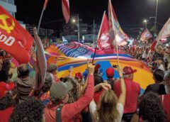 Apoiadores da reeleição do presidente Lula se reúnem no Busto de Tamandaré